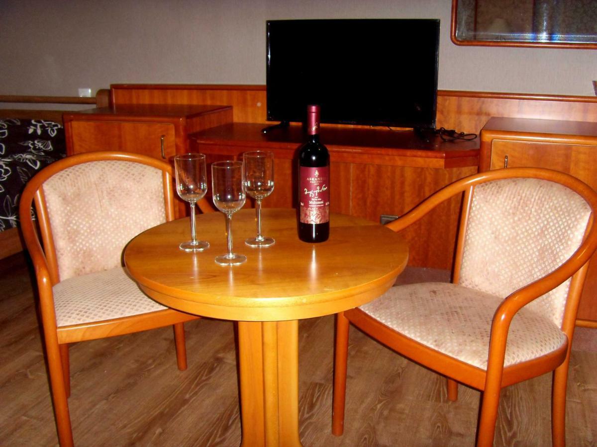 Hotel Nadikvari ティビリシ エクステリア 写真